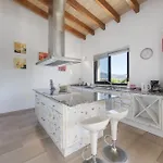 Oronella Vila *